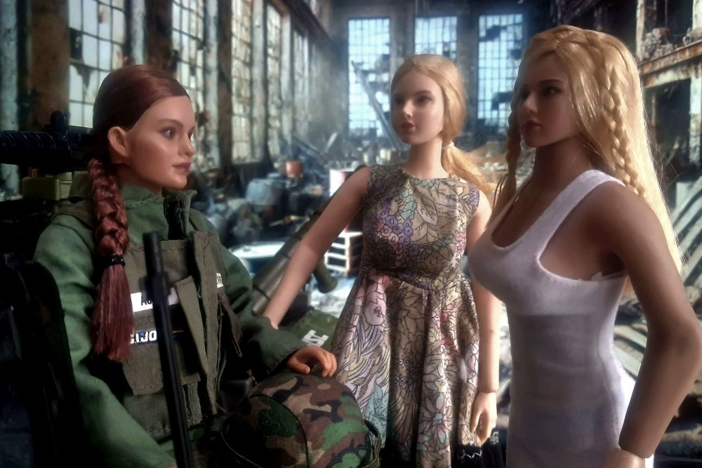 27673_Adelyn in Alien Invasion 01-15.jpg
